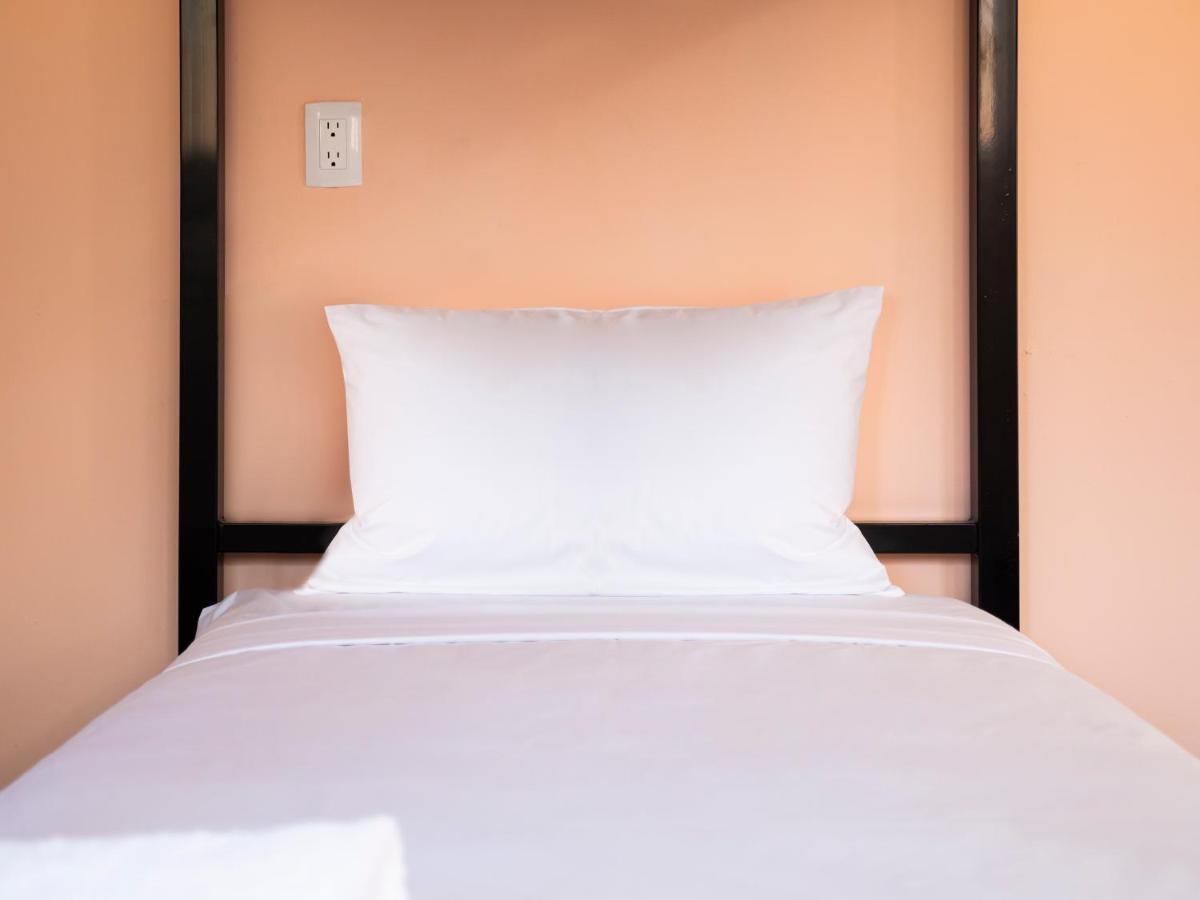 Hostal Colorbox Beds And *