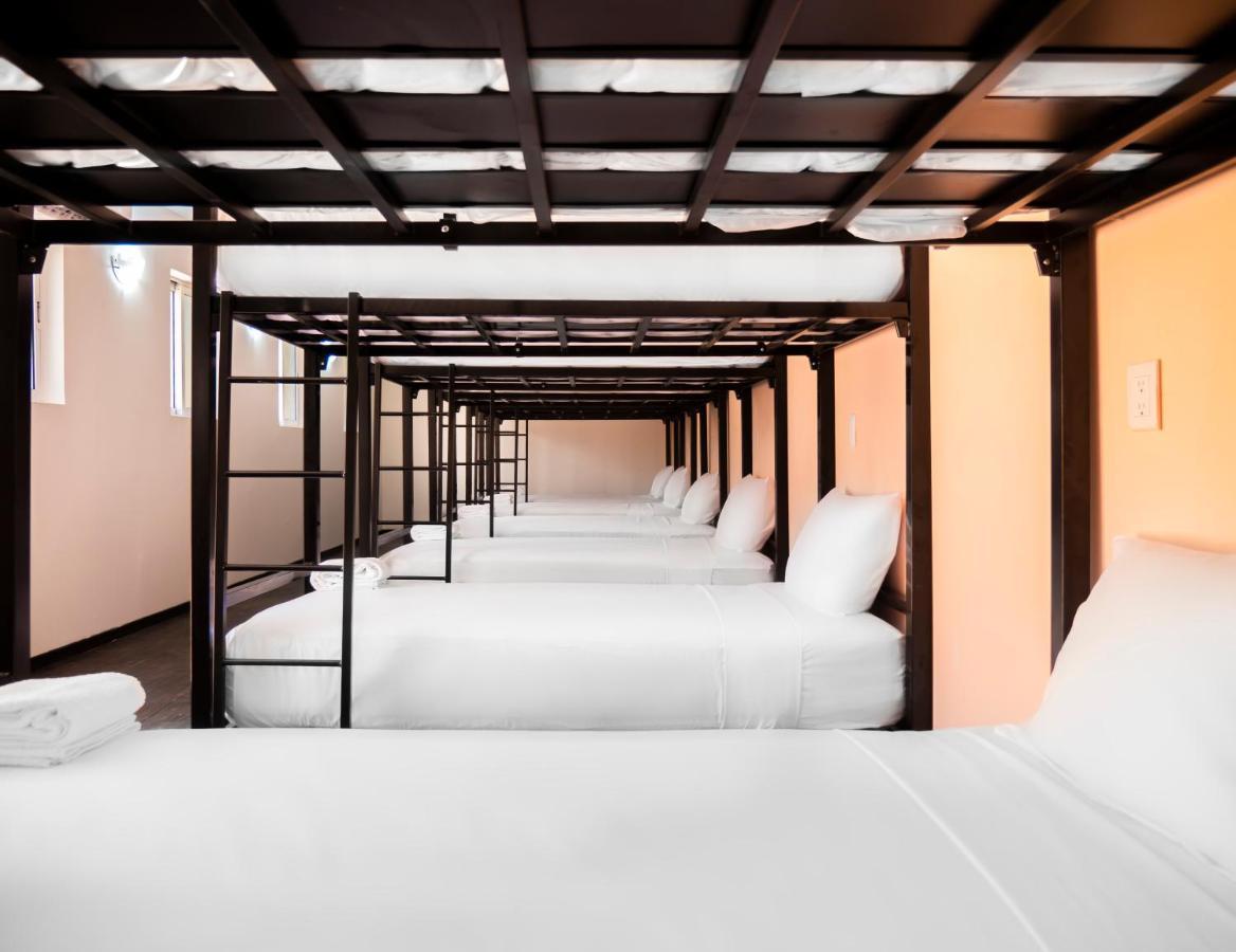 Colorbox Beds And Hostal