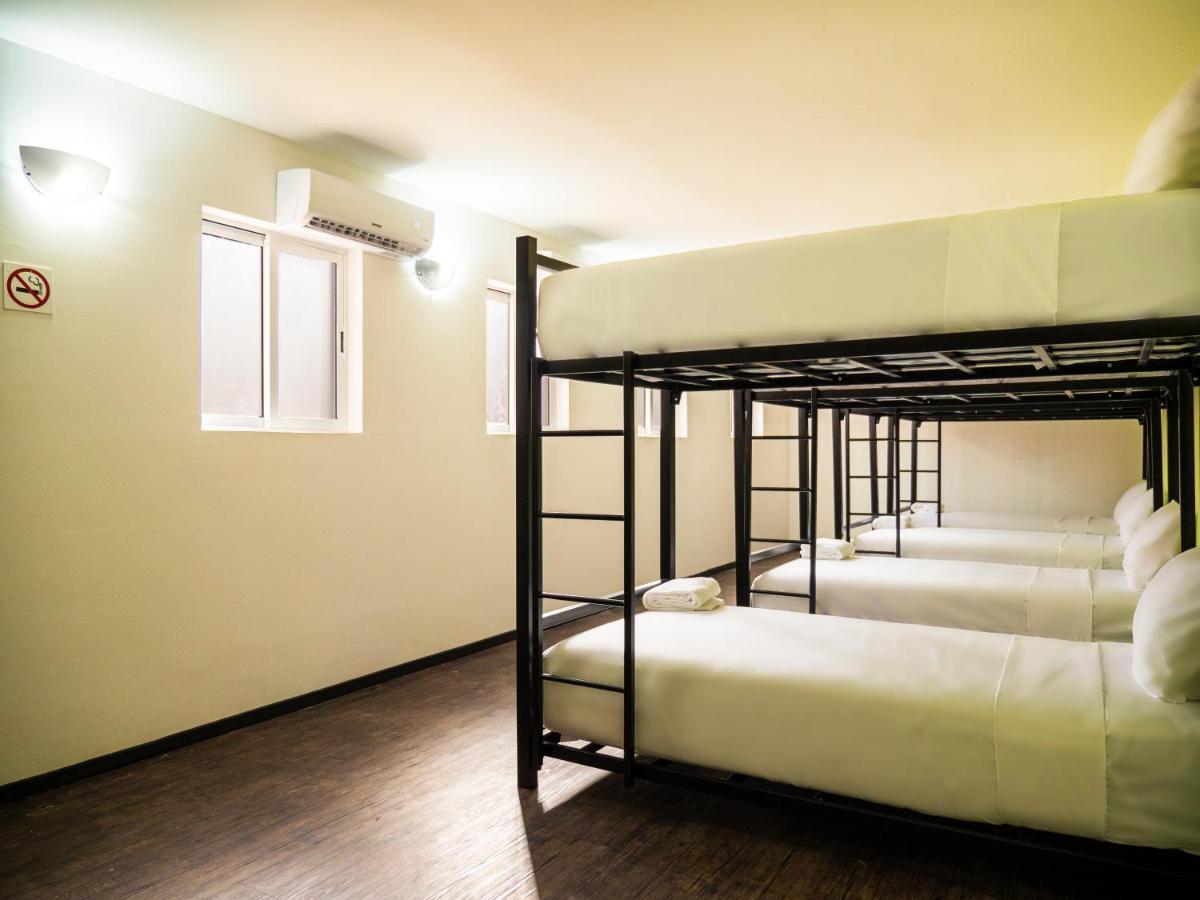 Colorbox Beds And Hostal *